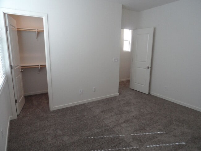 Building Photo - 4BR 3BA two-story condo with 2 Car Attache...