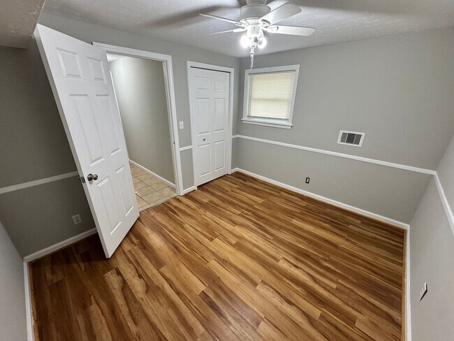 Building Photo - Spacious 4 Bedroom in Fern Creek