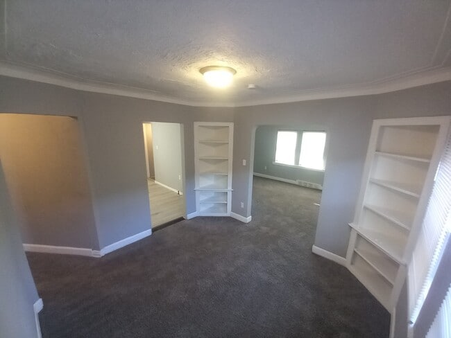 Building Photo - 10040 Mansfield St