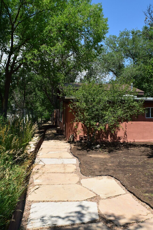 Building Photo - 1002 B NM-76