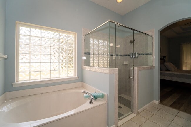 Building Photo - 109 Bilbao Dr