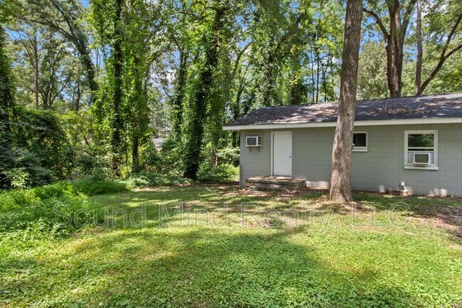 Building Photo - 719 Woodland Rd