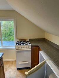 Building Photo - 127 College Pl - Utilities Included