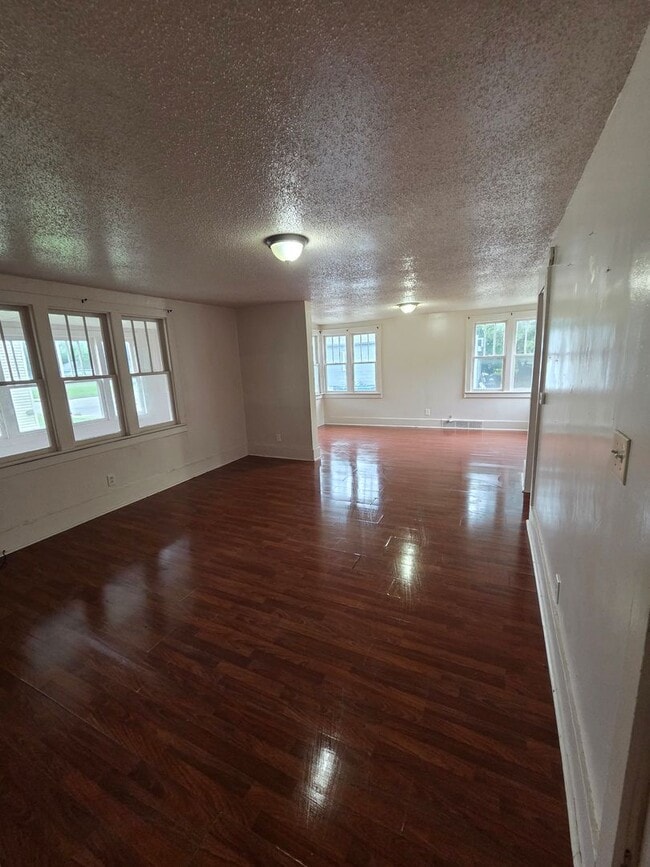 Building Photo - 1192 Maple St