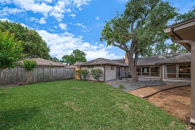 Building Photo - 14911 Sun Harbor Dr