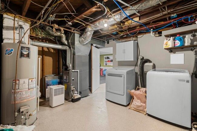 Building Photo - 27 Strathmore Rd