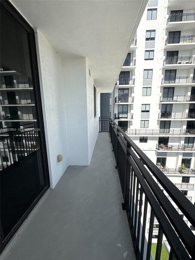 Building Photo - 16395 Biscayne Blvd