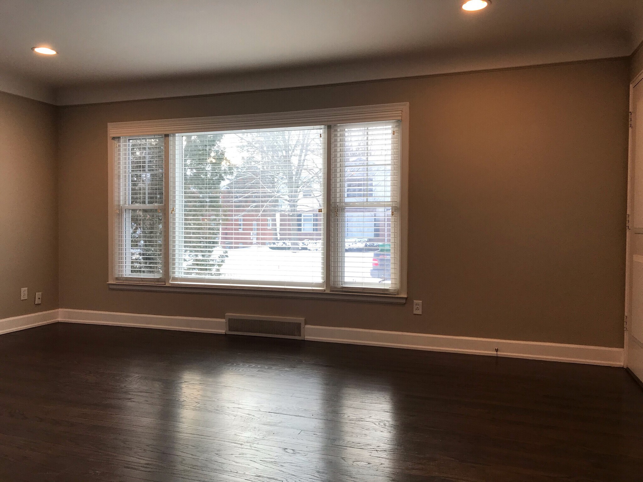 Living room - 997 Henrietta St