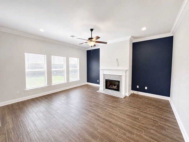 Building Photo - 915 Hackberry Dr