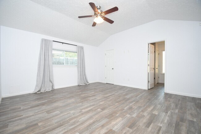 Building Photo - 19734 Redroot Dr