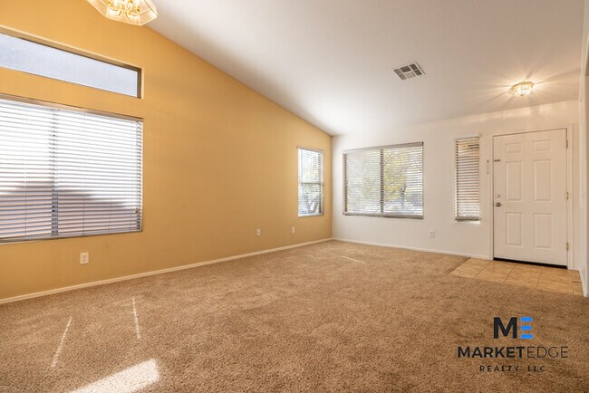 Building Photo - 3Bed/2Bath House at Litchfield Rd/Camelbac...