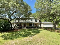 Building Photo - 620 Grenada Way