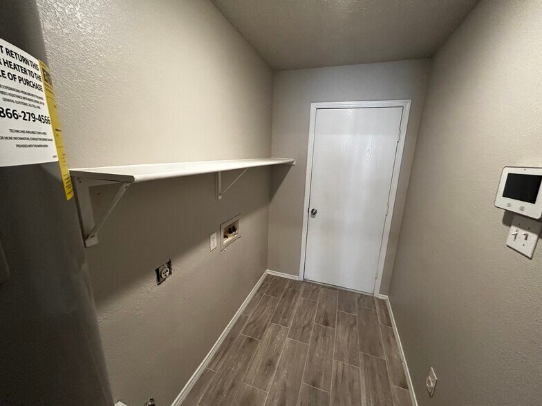 Building Photo - 8720 Hunters Creek Dr
