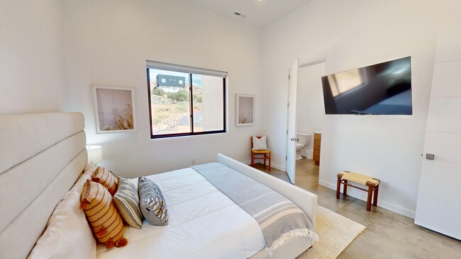 Building Photo - 2183 S Salida Del Sol
