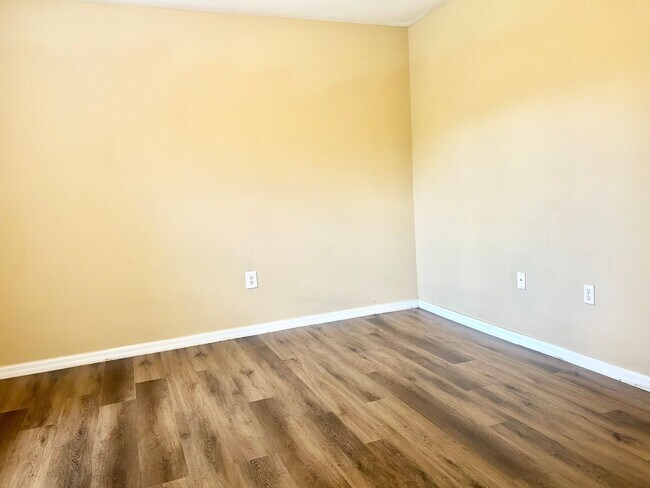 Building Photo - Beautiful Home in Parkview at Lake Shore