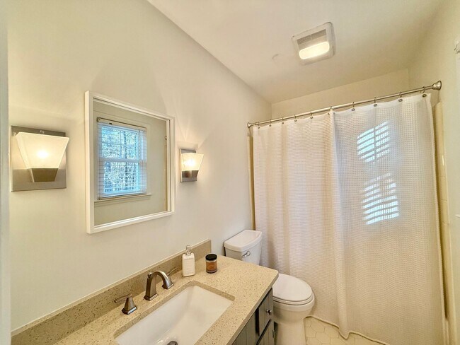 Building Photo - Updated 3BD, 2.5BA Raleigh Home with Modern Finishes and Fenced Yard in a Prime Location