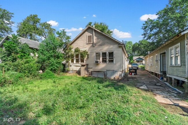 Building Photo - COZY HOME