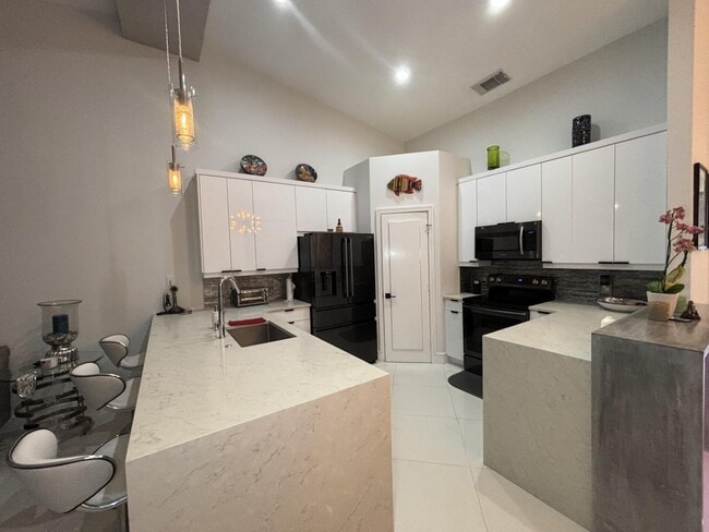 Building Photo - 10491 SW Academic Way