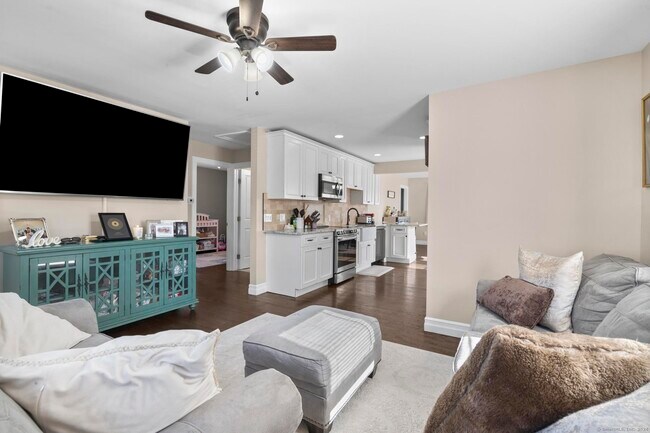 Building Photo - 27 Strathmore Rd