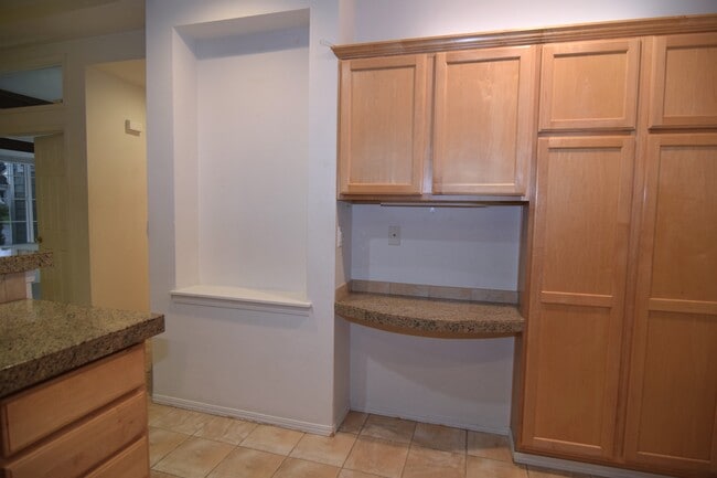 Building Photo - 1754 NE Ashberry Dr