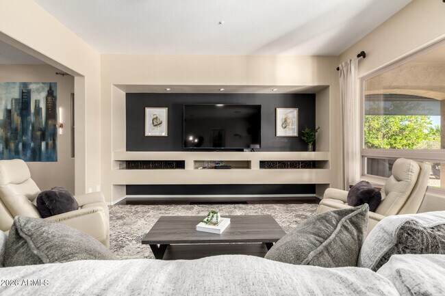 Building Photo - 12725 W Dale Ln