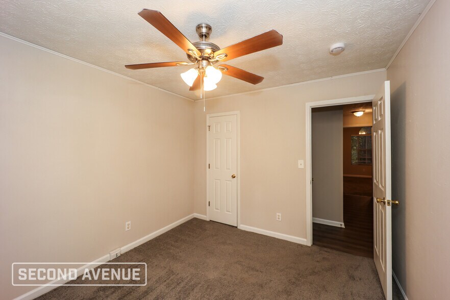 Building Photo - 6614 Rebecca Lou Ln