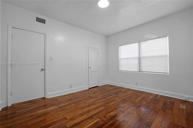 Building Photo - 1505 Monroe St