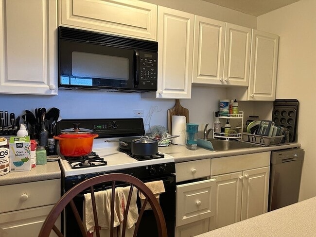 Building Photo - 6 Whittier Pl