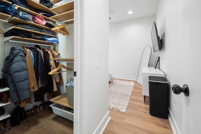 Building Photo - 824 N Maplewood Ave