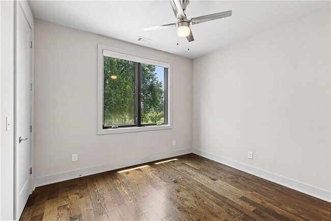 Building Photo - 115 Cityview Ct NE
