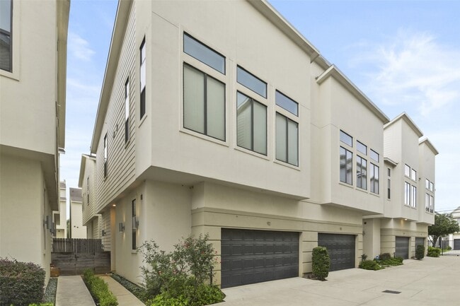 Building Photo - 92 N Hutcheson St