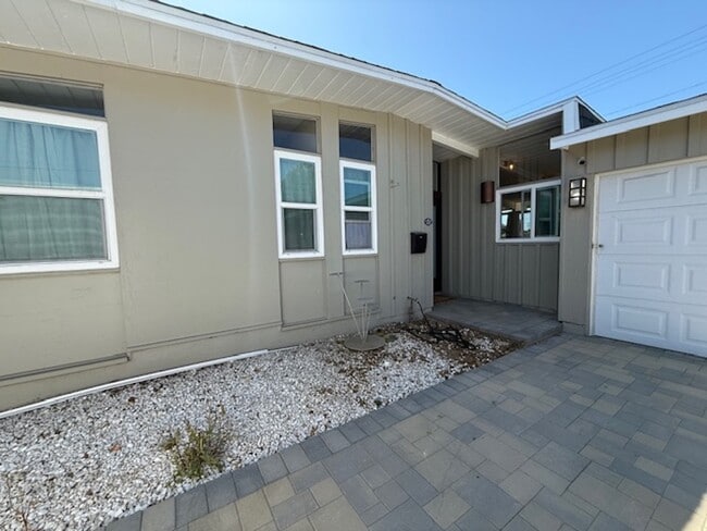Building Photo - 702 Elder Ave