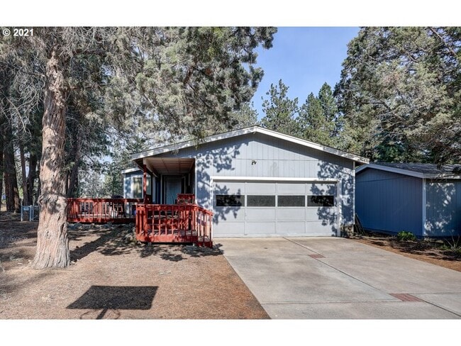 Primary Photo - 1075 SE Castlewood Dr