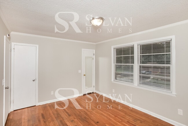 Building Photo - Prepare to be impressed by this 4 bedroom,...