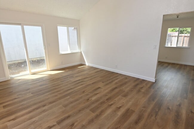 Building Photo - 1227 Spokane Dr