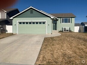 Building Photo - New on the Market!