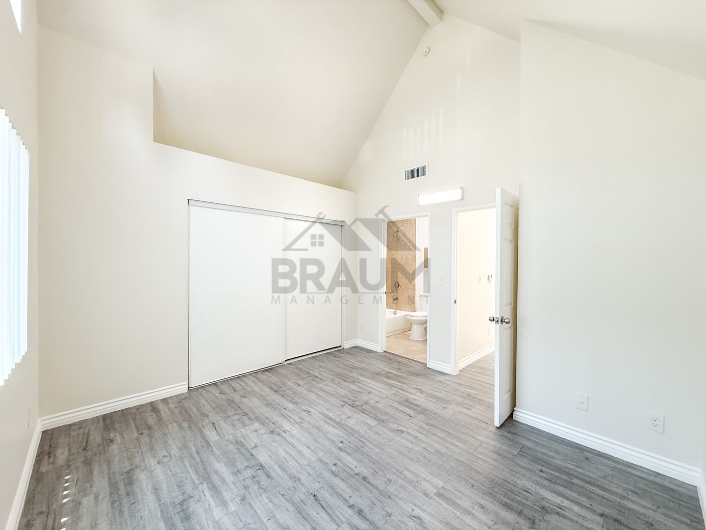 Building Photo - 14257 Friar St
