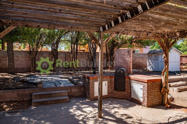 Building Photo - 3822 La Hacienda Dr NE