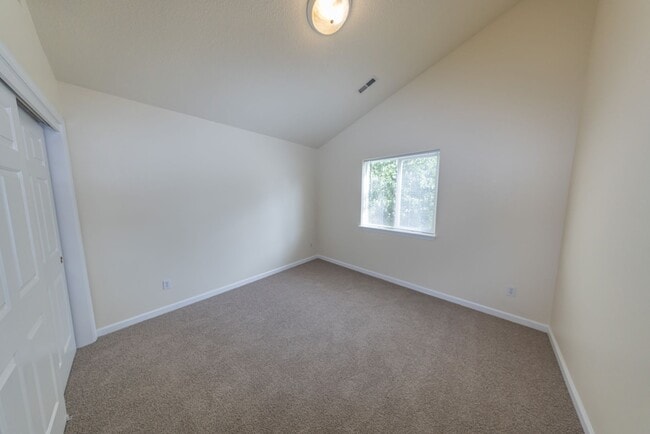 Building Photo - Three bedroom home in Orchards. - JUST UPDATED