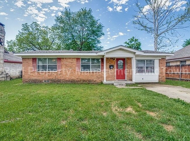 Building Photo - Charming 3-Bedroom Home with Spacious Yard...