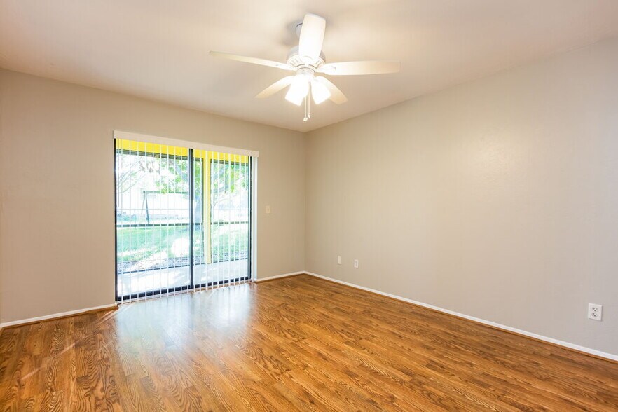 Building Photo - 817 SW 9th Ave