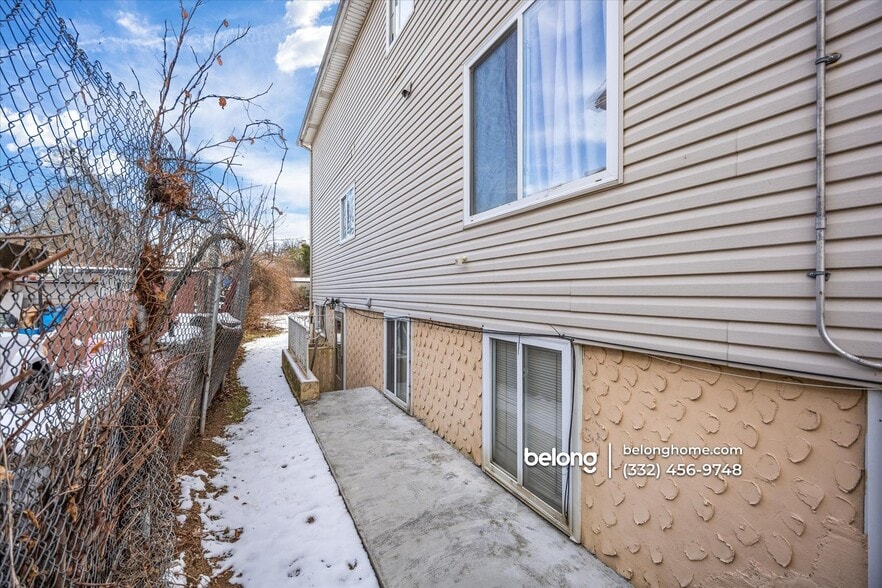 Building Photo - 18 Wayne St