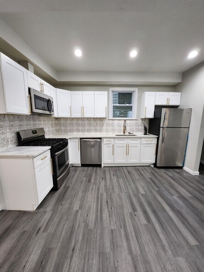 Building Photo - 23 Bayview Ave