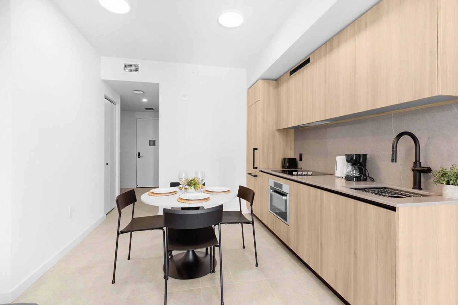 Building Photo - 501 NE 1st Ave