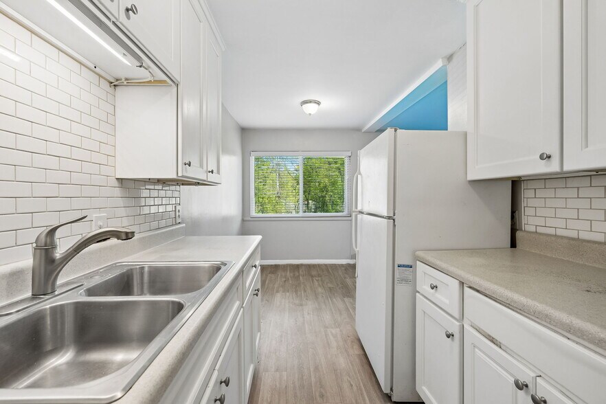 Building Photo - 550 Harding Plz