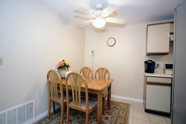 Building Photo - 1261 Church St