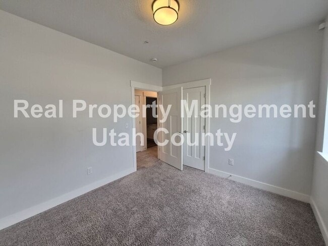 Building Photo - 3323 Hardman Way