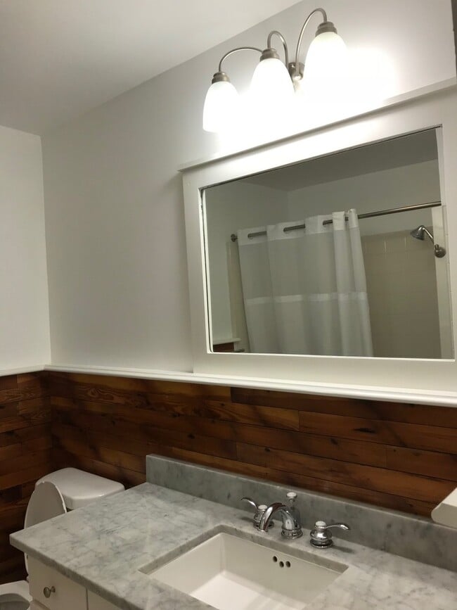 Building Photo - 117W-117 Wentworth Street