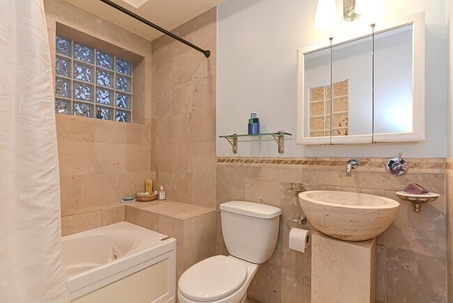 Building Photo - 10 Hancock St