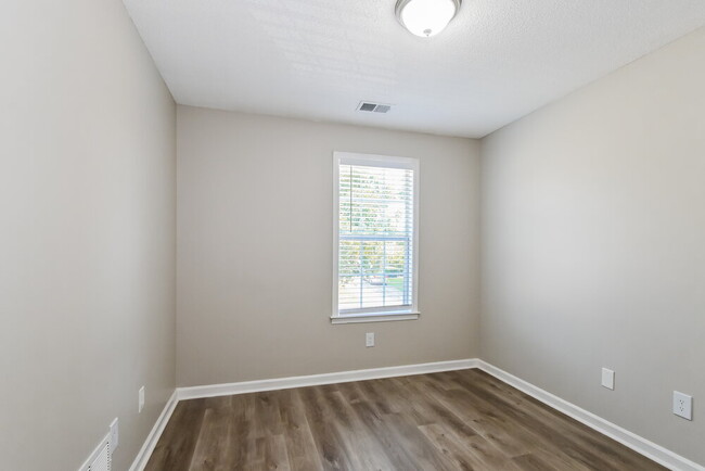 Building Photo - 1337 Pendulum Dr N
